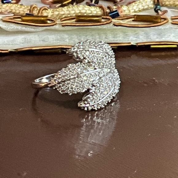 Silver-Tone Leaf Rhinestone Statement Ring size 6.5 - Picture 7 of 8